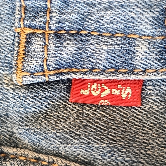 Levi's medium wash distressed denim jeans - Picture 6 of 10